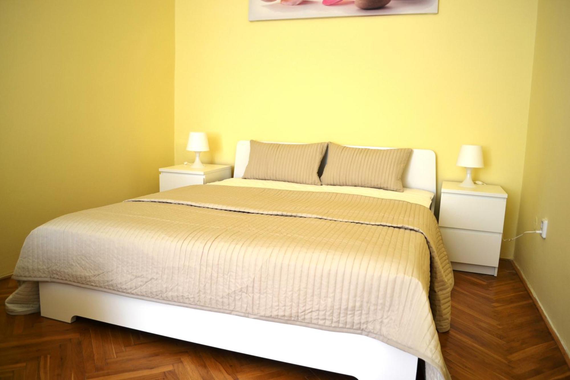 Sunflower 2bdr Flat By Ruterra Apartment Prag
